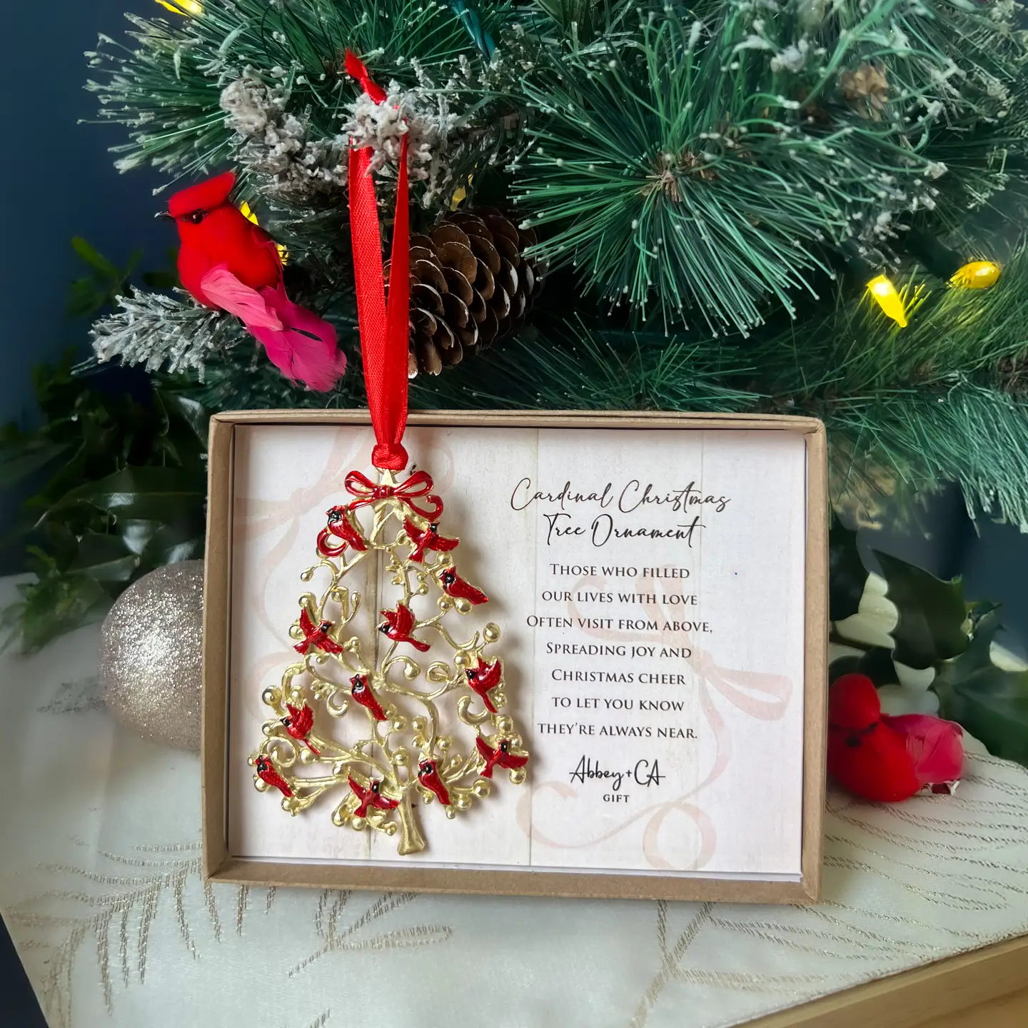 CARDINAL CHRISTMAS TREE ORNAMENT